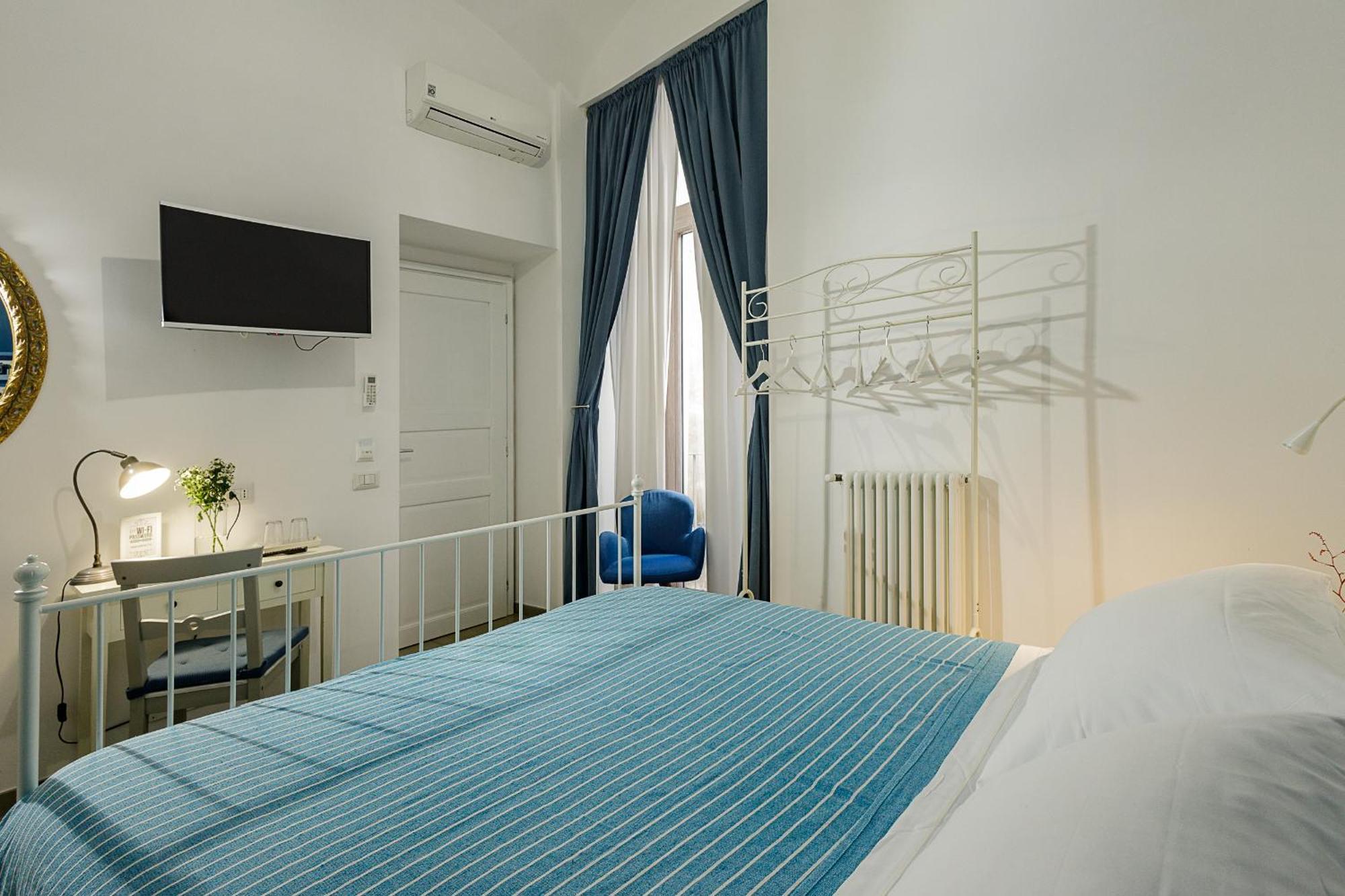 Crianza B&B Napoli Bagian luar foto