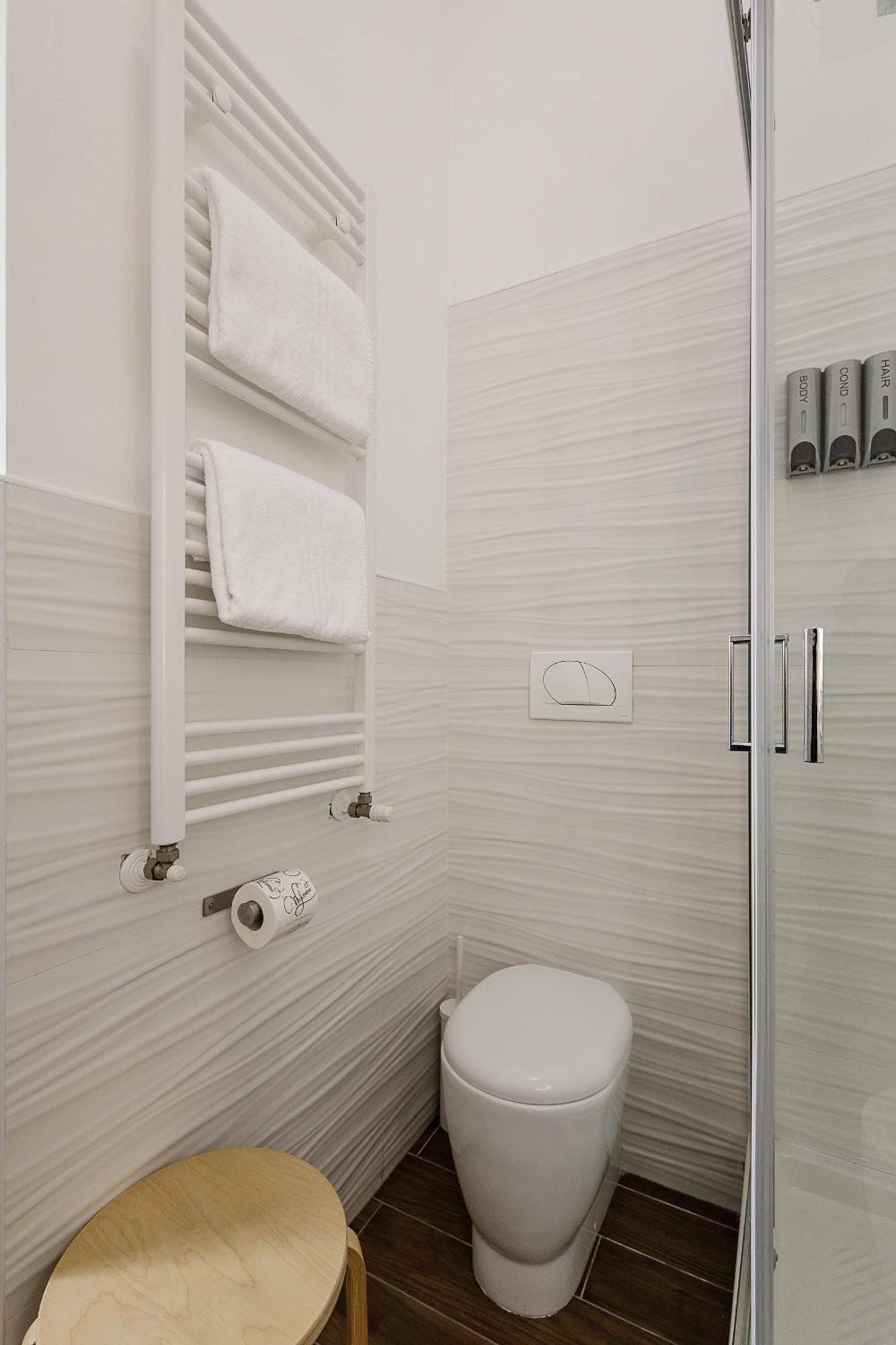 Crianza B&B Napoli Bagian luar foto