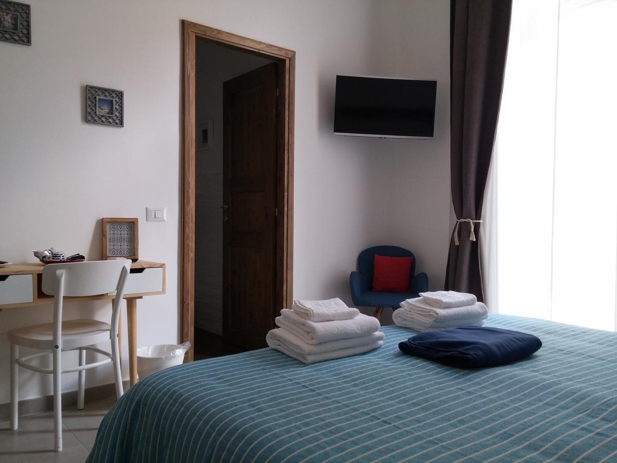 Crianza B&B Napoli Bagian luar foto