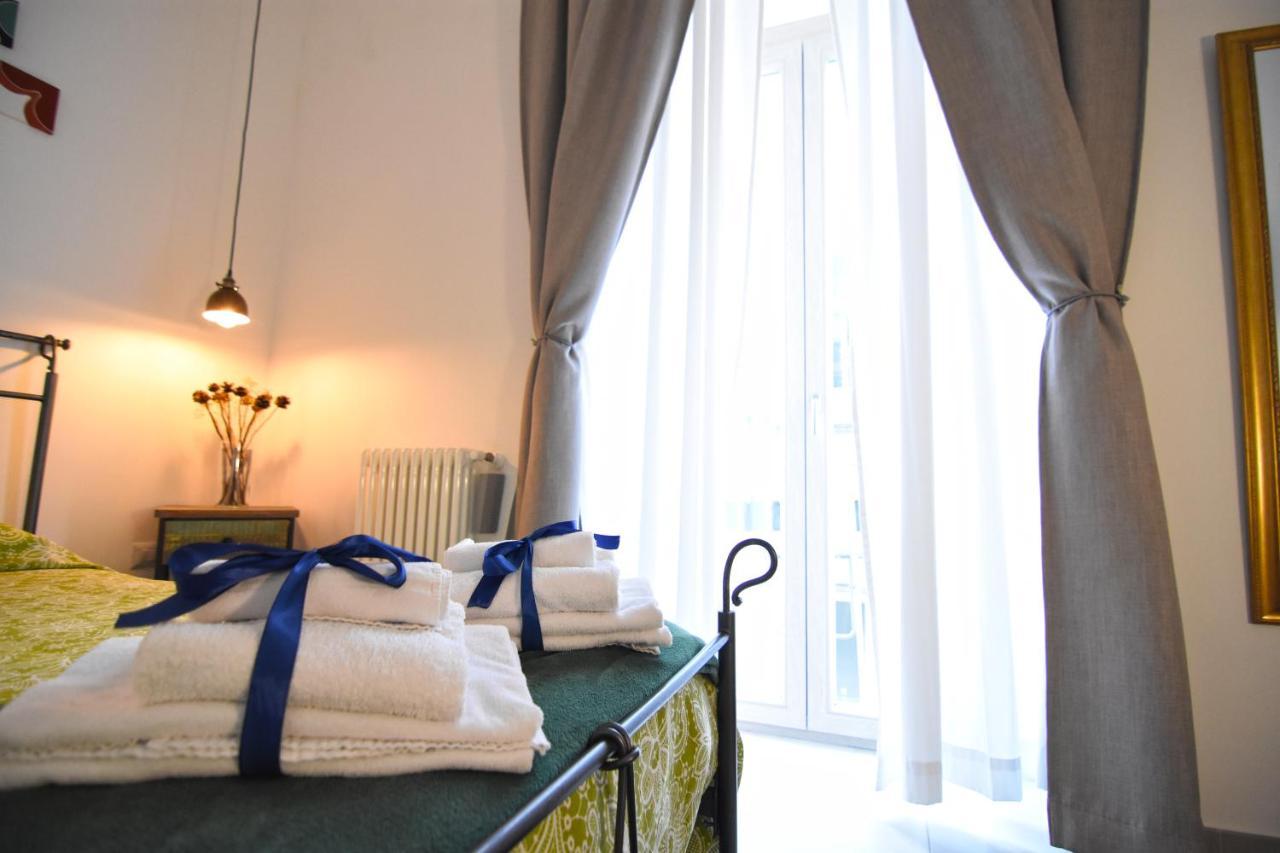Crianza B&B Napoli Bagian luar foto