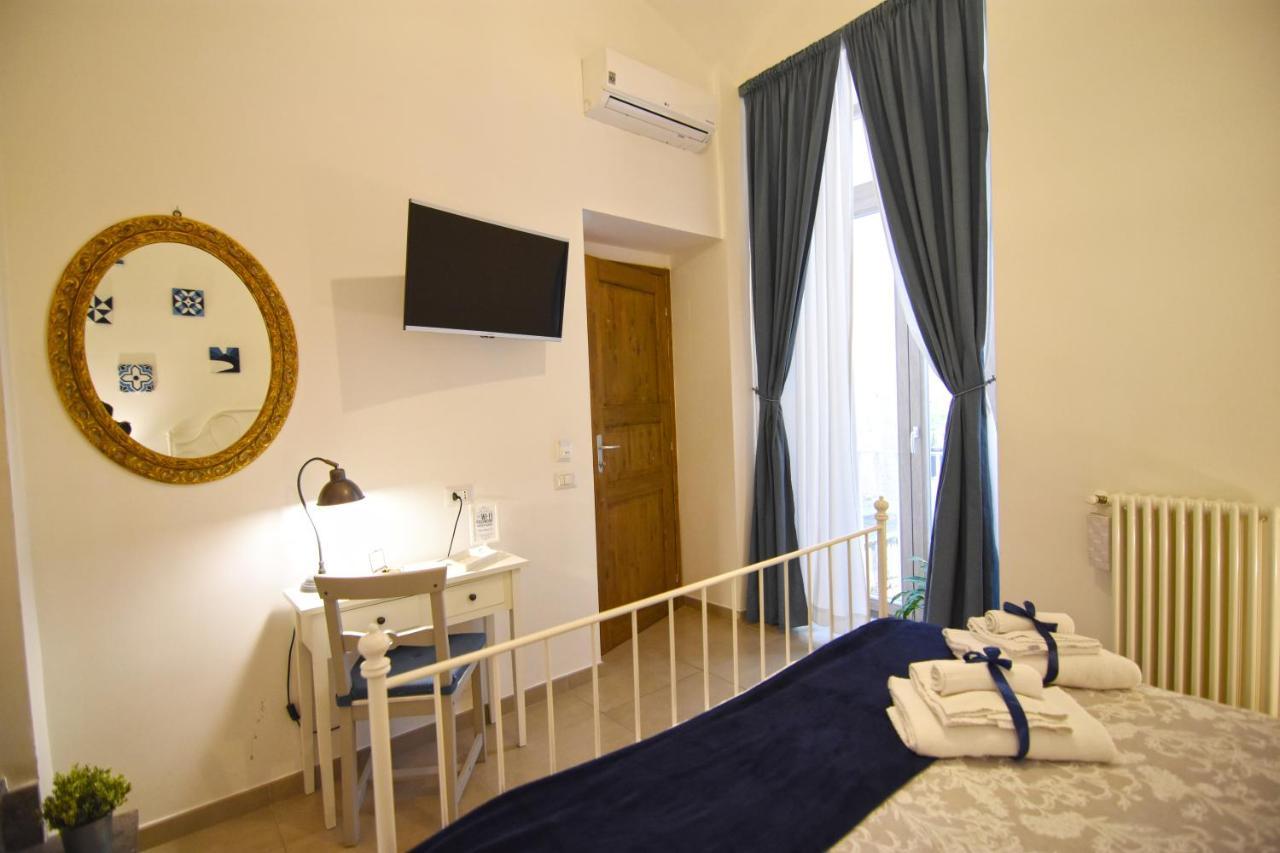 Crianza B&B Napoli Bagian luar foto